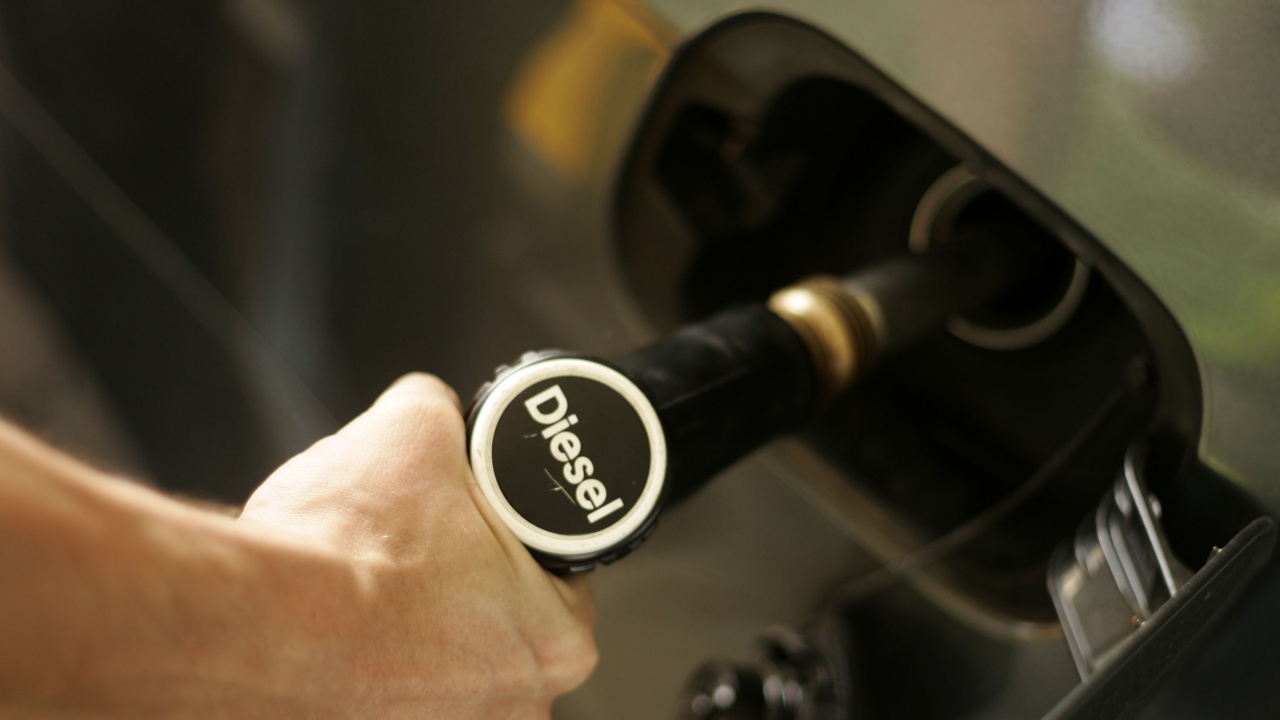 Франция: Ембарго върху руския петрол ще създаде проблем с доставките на дизел