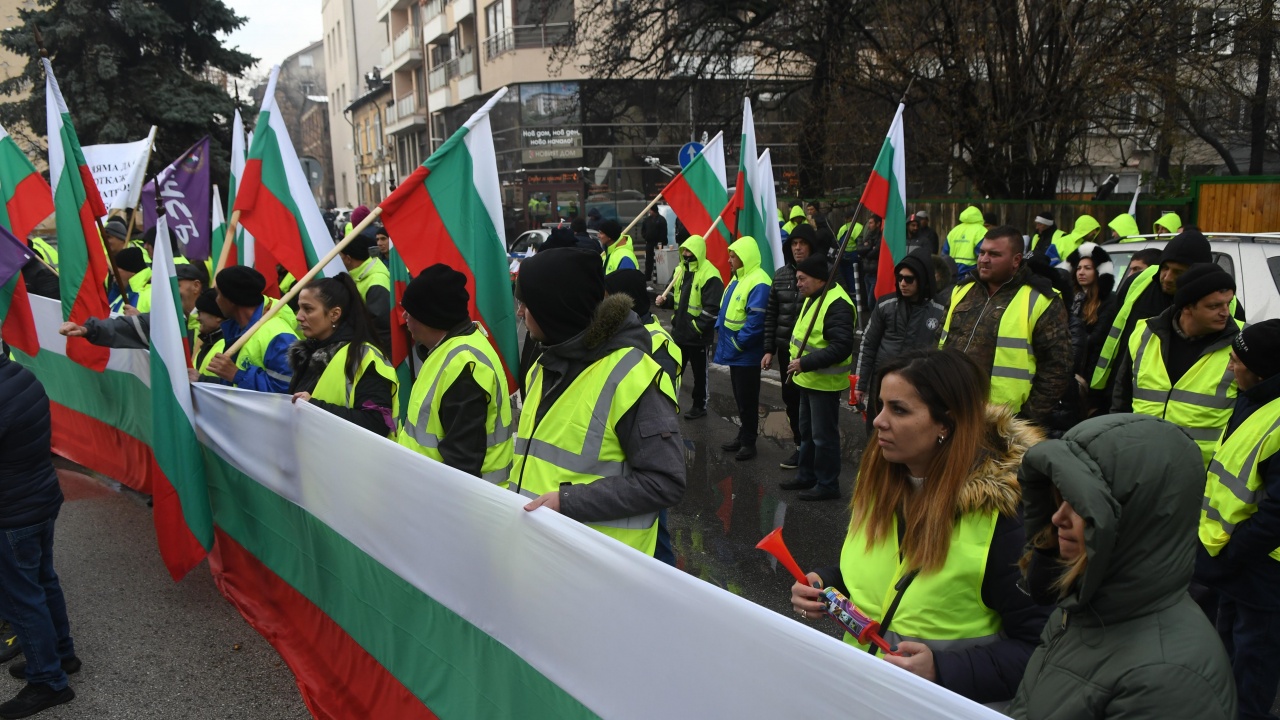 Шуменската пътностроителна фирма Автомагистрали Черно море“ възобновява протестите. В понеделник