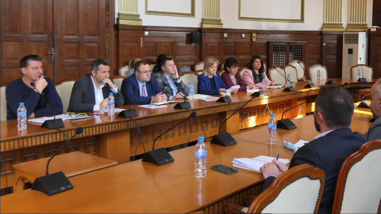 Министър Иванов: Водим диалог с МФ в търсене на подкрепа за секторите птицевъдство и свиневъдство