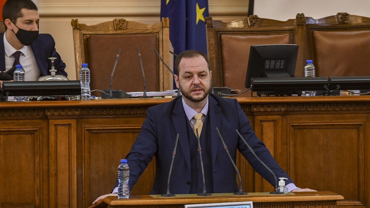 Министър Сандов се изпокара с депутатите от ГЕРБ-СДС по време на парламентарния контрол