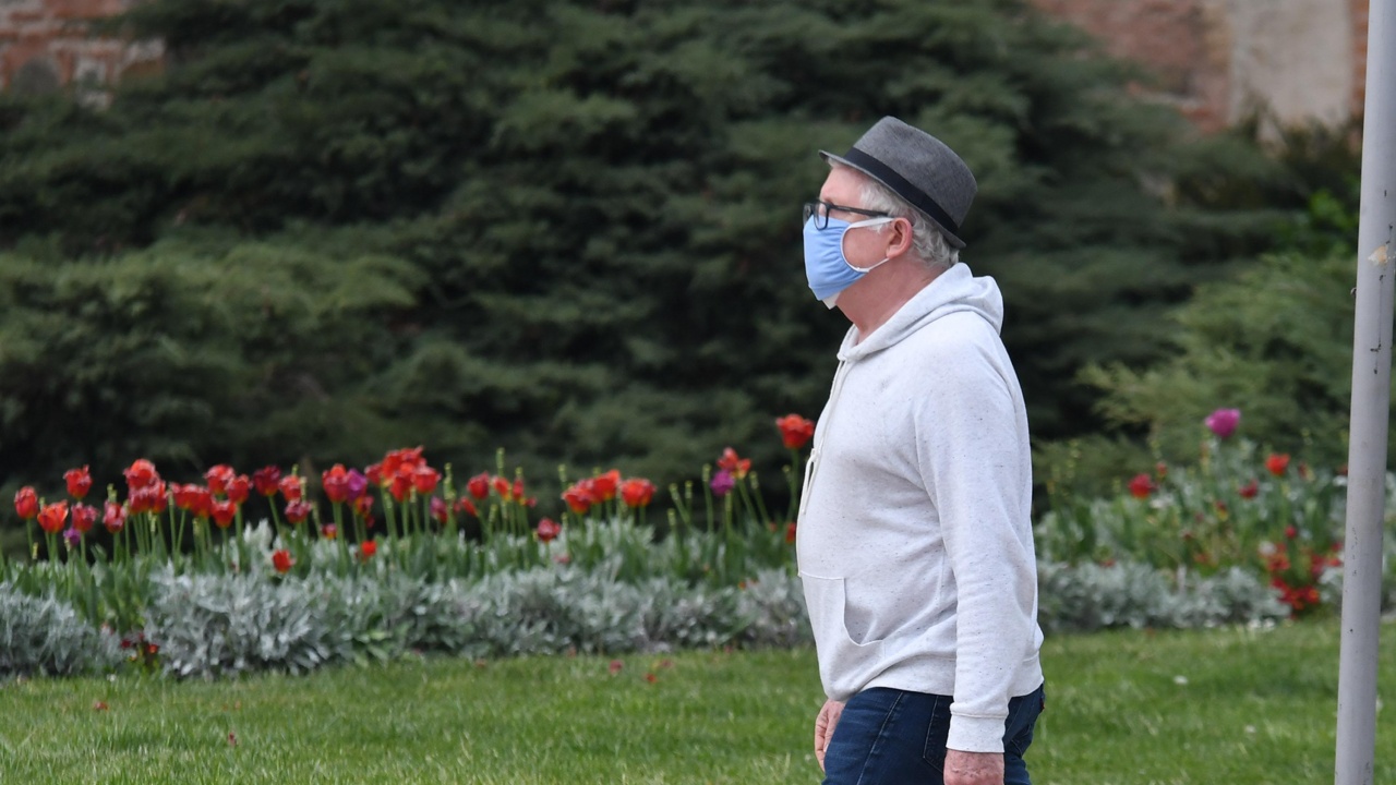 Последно: Носенето на маски остава и след отмяната на епидемичната обстановка