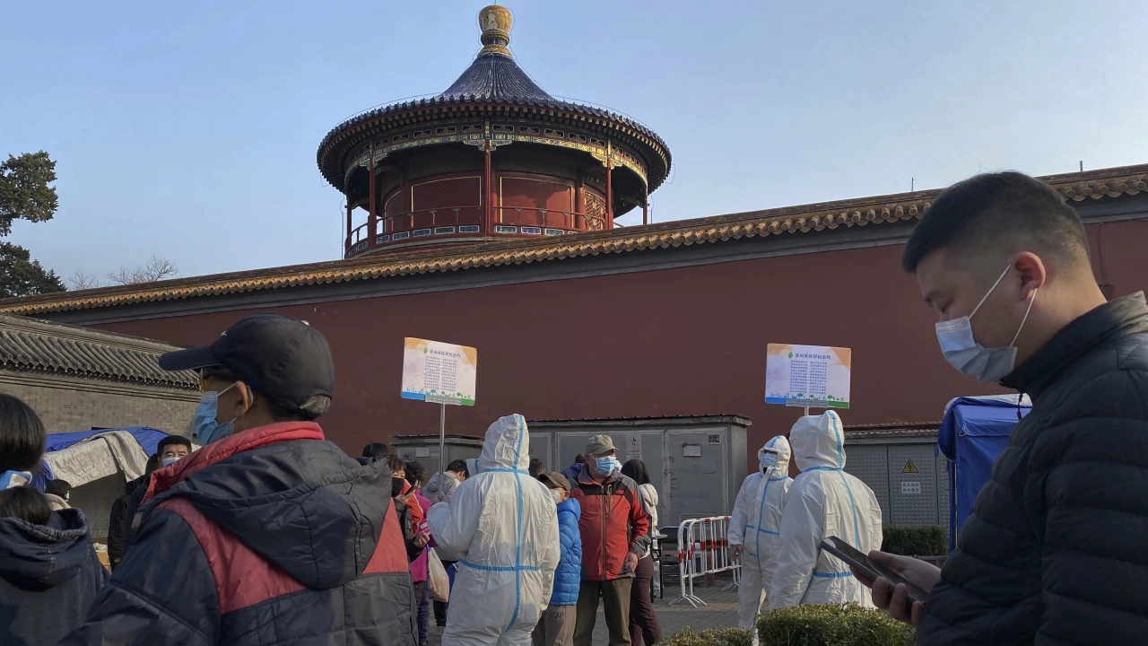 Китай регистрира 2027 нови случая на коронавирус за последното денонощие