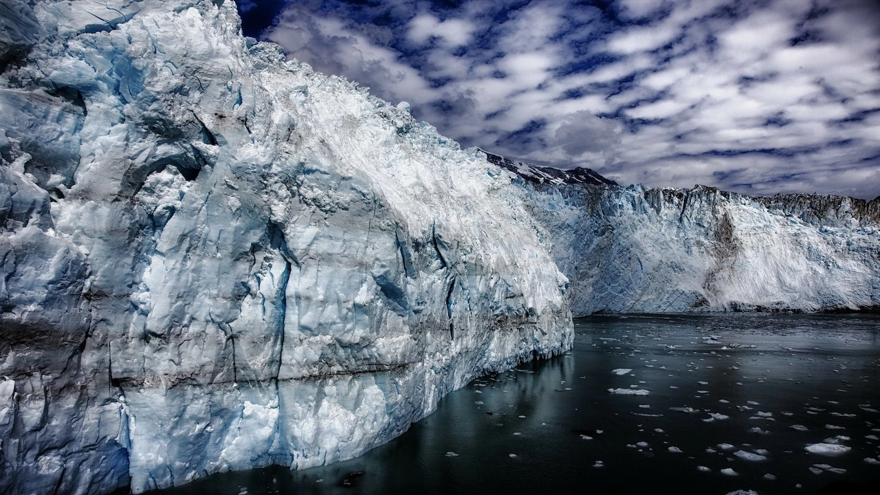 Древни ледове от Антарктида и Гренландия разкриват мощни вулканични изригвания