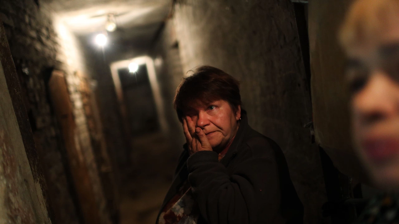 Украинският вицепремиер Ирина Верешчук съобщи че поне 100 000 цивилни