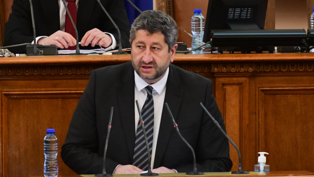 Председателят на парламентарната група на ДБ Христо Иванов Роден