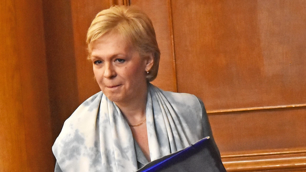 Премиерът предложи освобождаването на Петя Първанова Петя Първанова министър на