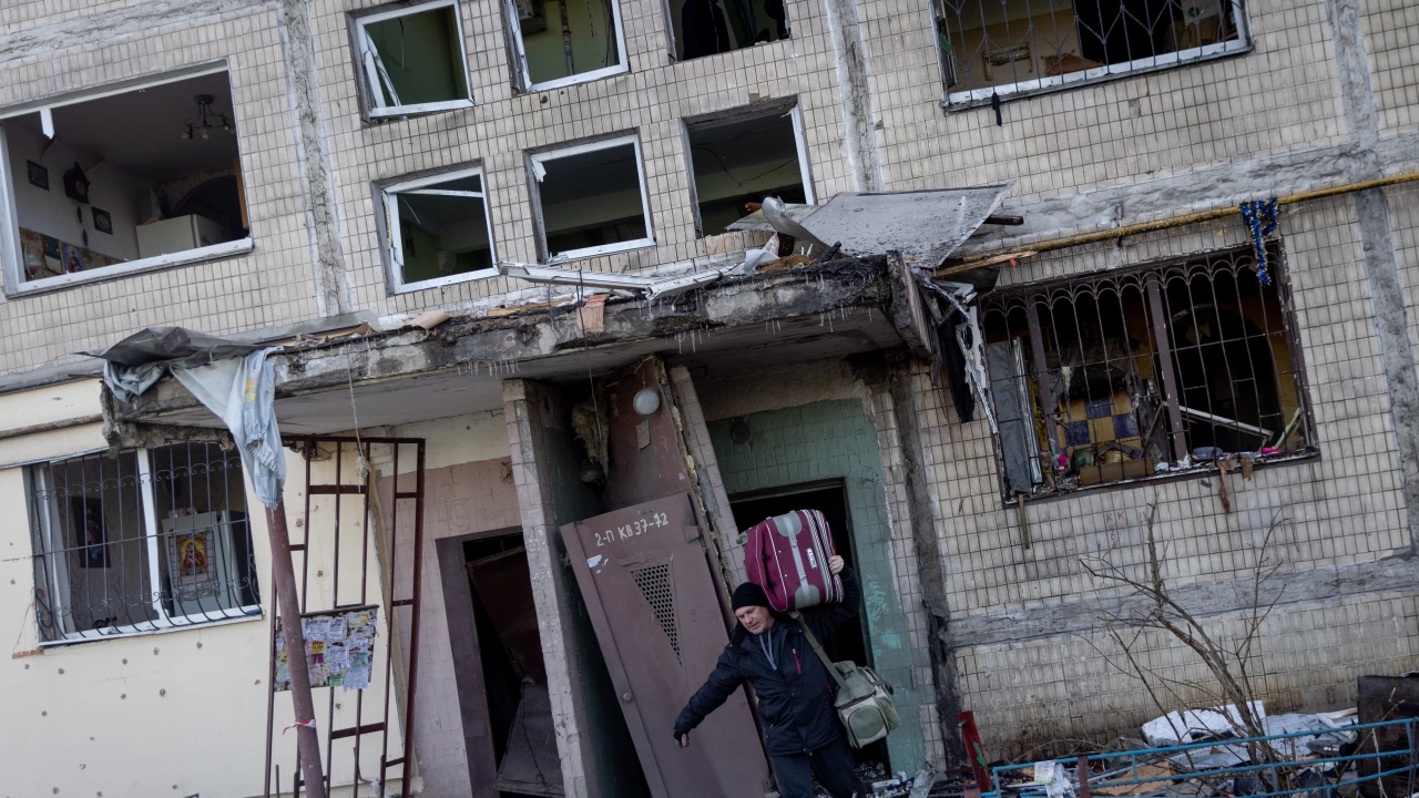 Тази сутрин руските сили обстрелваха квартал в украинския град Харков