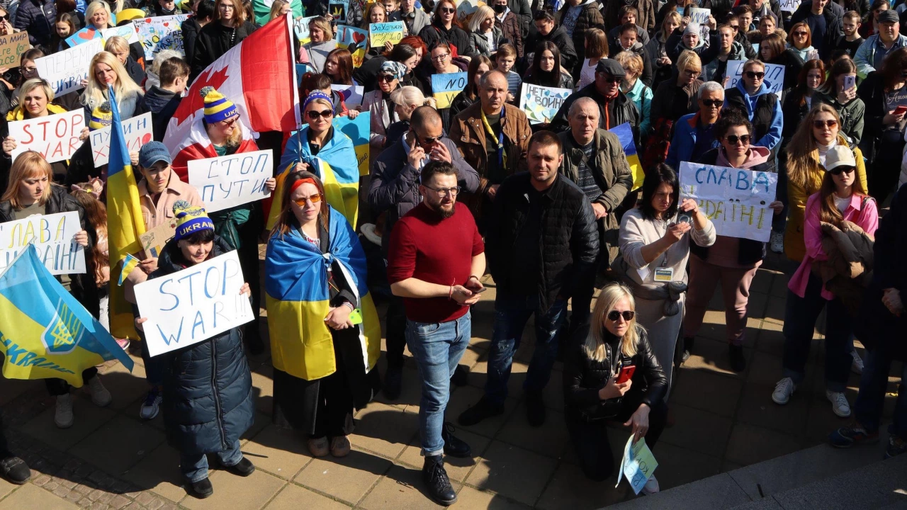 Стотици българи украинци руснаци беларусци се събраха днес в центъра