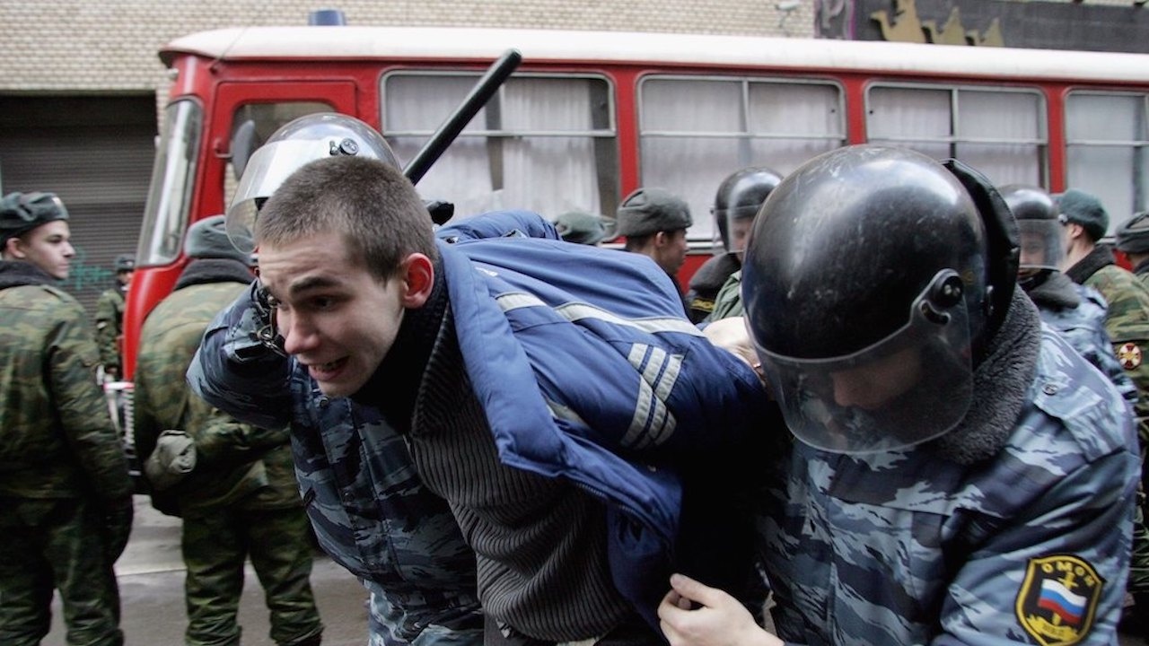 ФСБ задържа 60 привърженици на украинска групировка, определена като "неонацистка"