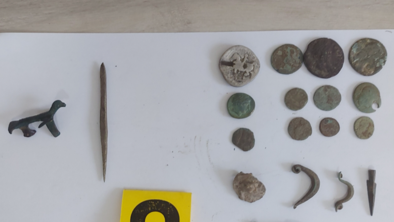 Спипаха археологически обекти в частен дом