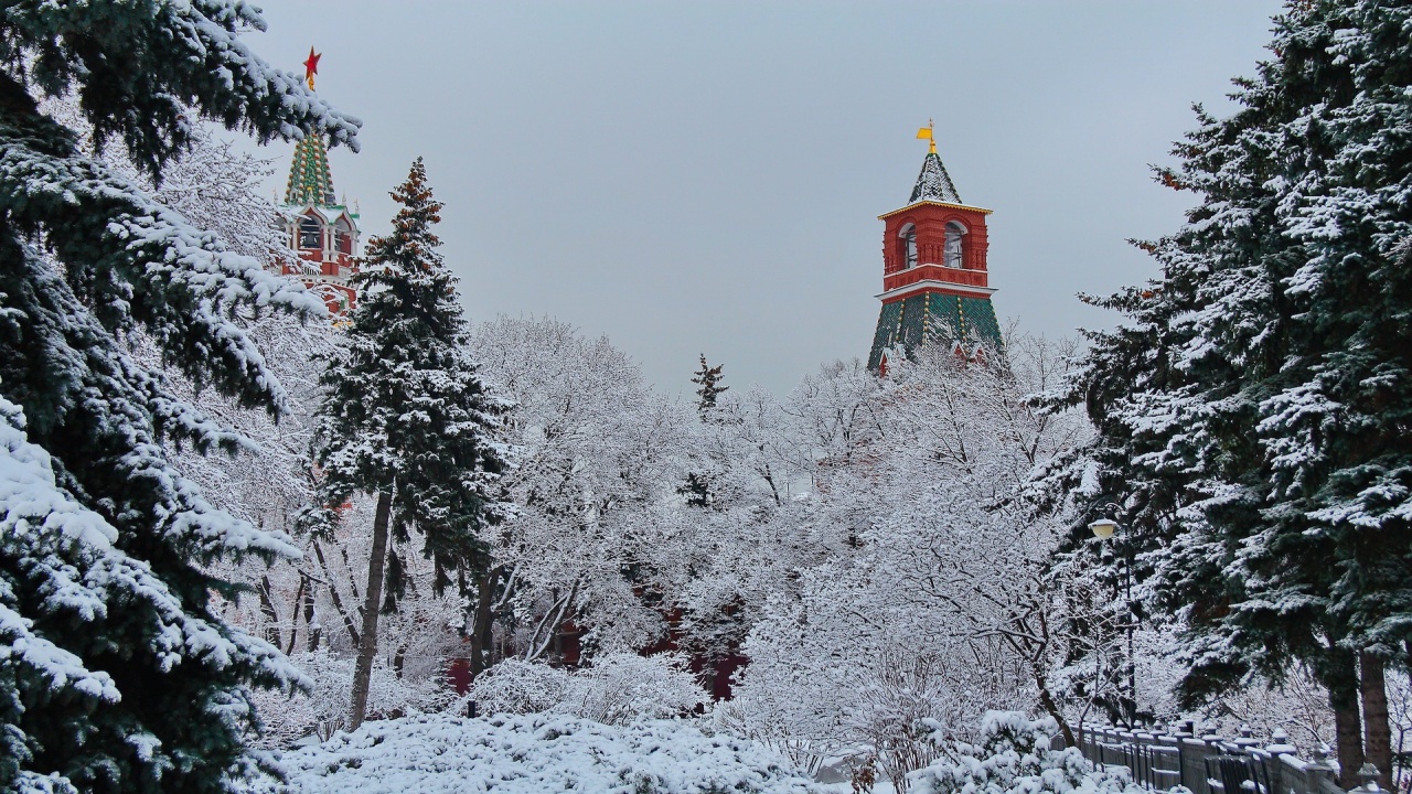 Рекордни снеговалежи регистрира насред пролет Москва
