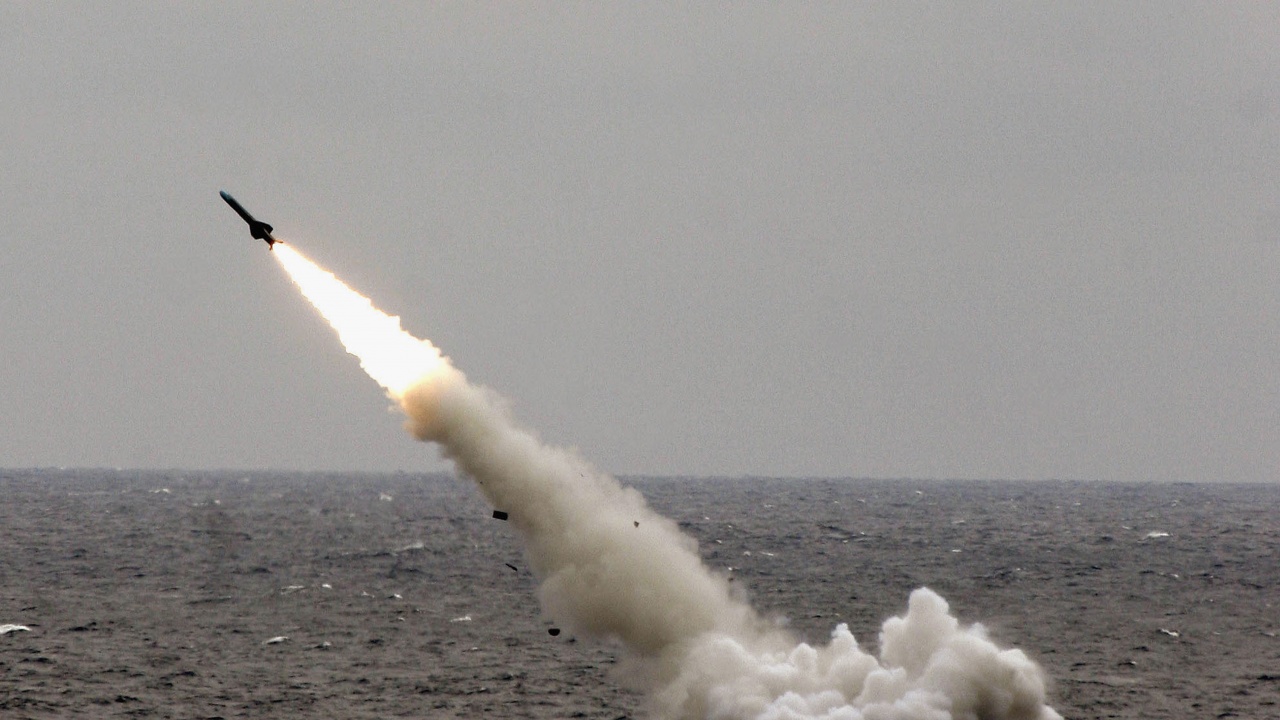 Няколко руски ракети са ударили украинското черноморско пристанище Николаев, съобщи