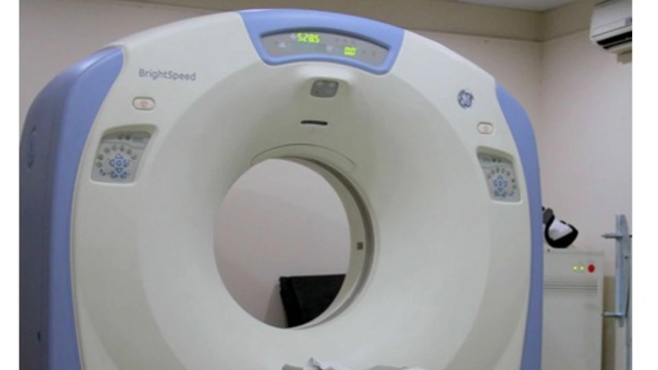 Компютърен 4 срезов томограф който до момента се използва от Университетската