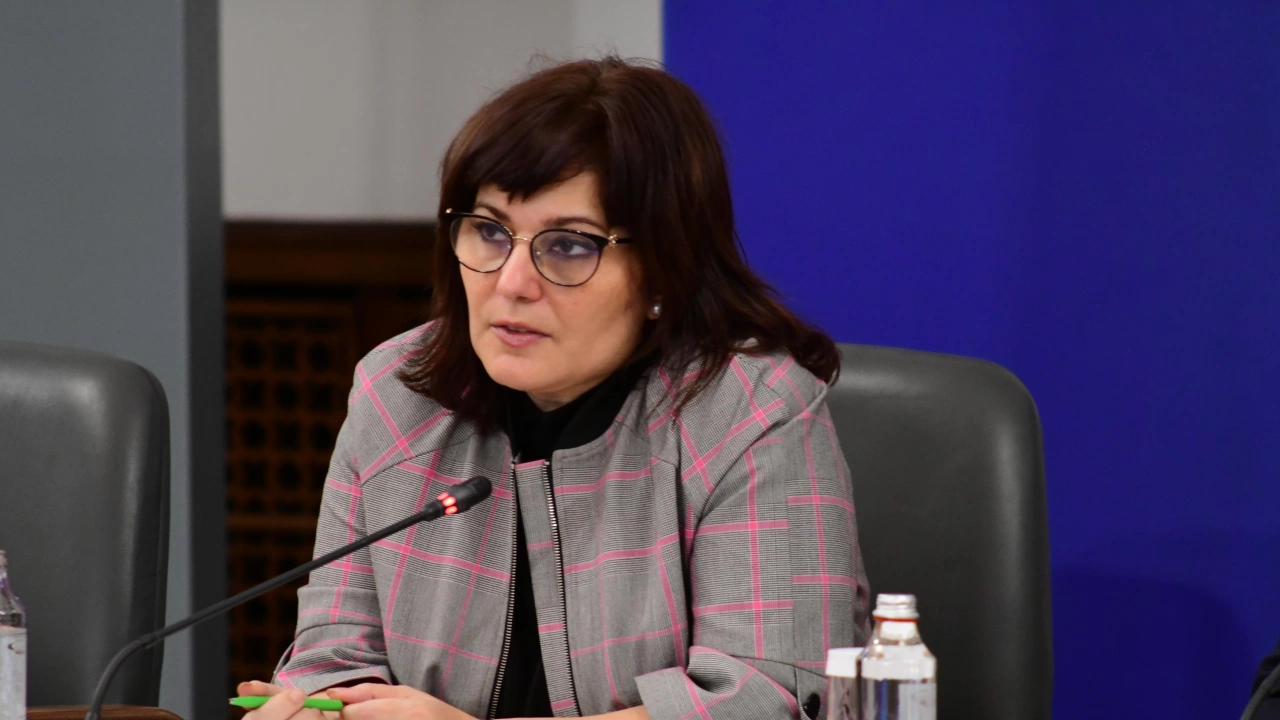 Министърът на здравеопазването проф Асена Сербезова дава пресконференция във връзка с отпадането