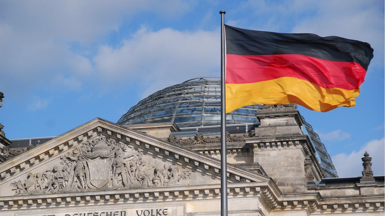 Германия е замразила близо 100 милиона евро банкови активи на
