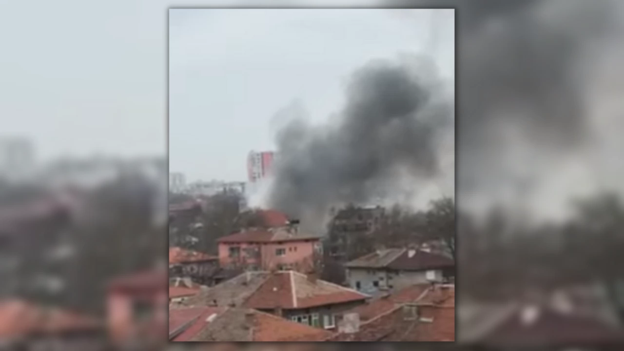 Кола изгоря почти напълно в Пловдив Това е станало на
