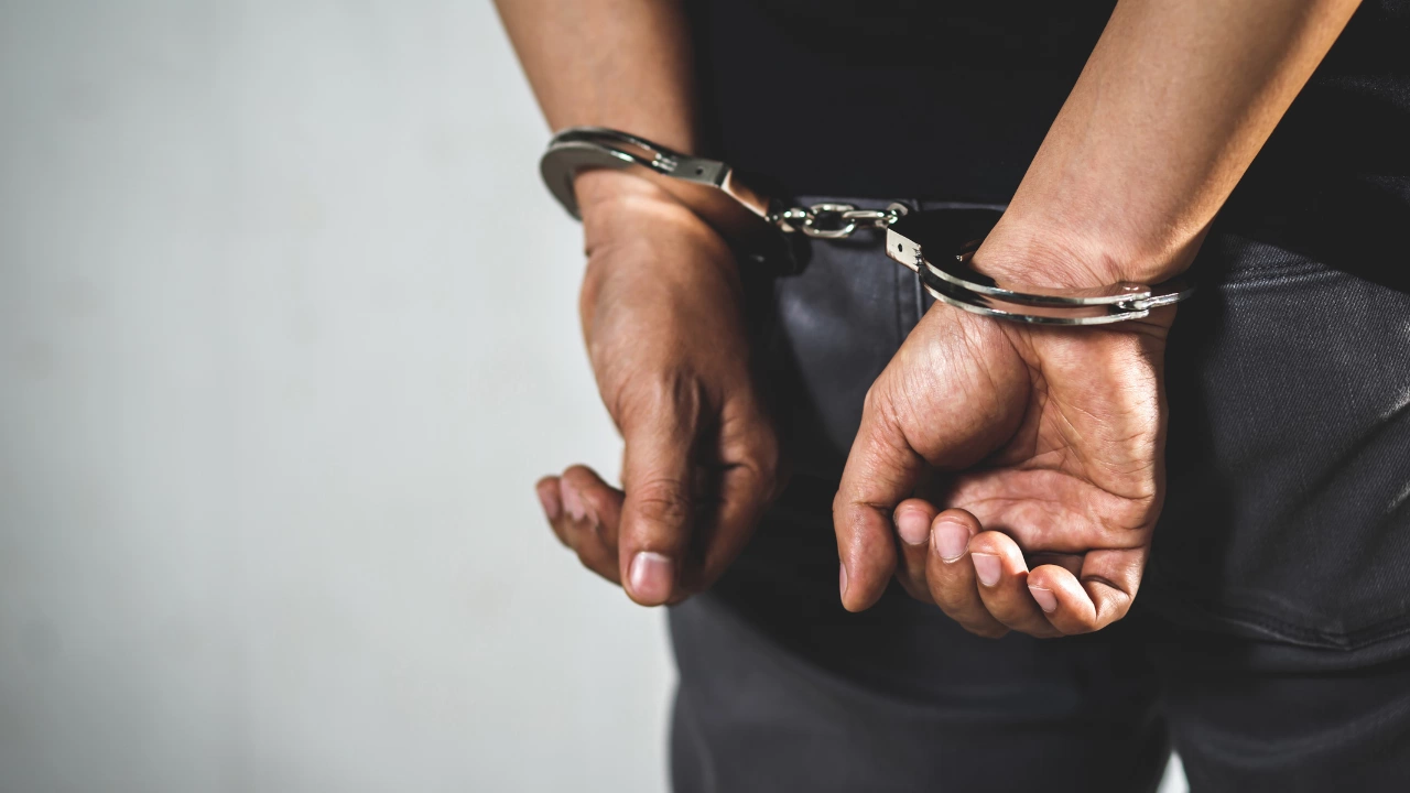  Ямбол за броени часове полицаи задържаха 33 годишен извършител на грабеж