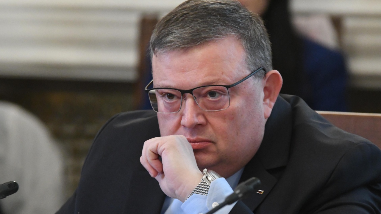 Цацаров е с нова работа - шеф на отдел във върховната прокуратура