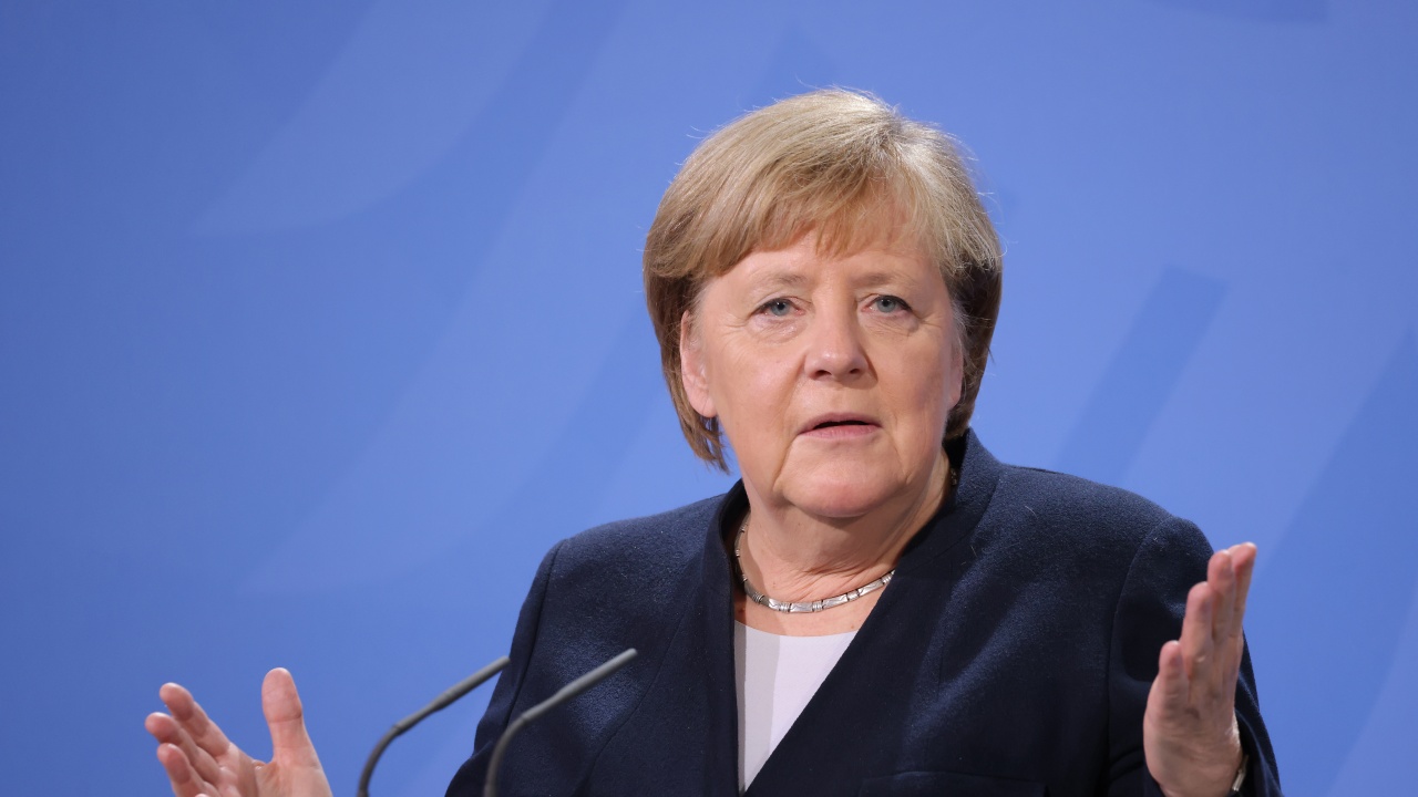 Меркел защити решението си от 2008 г. да не допусне Украйна в НАТО