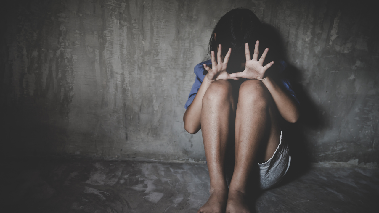 Закопчаха участник в група за разпространяване на брутални сцени на изнасилвания на деца