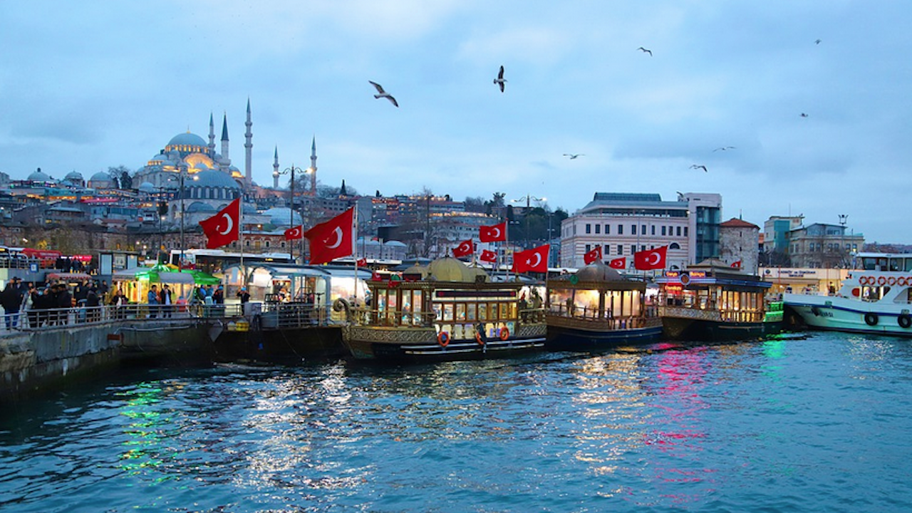 С 40 процента скачат цените на градския транспорт в Истанбул