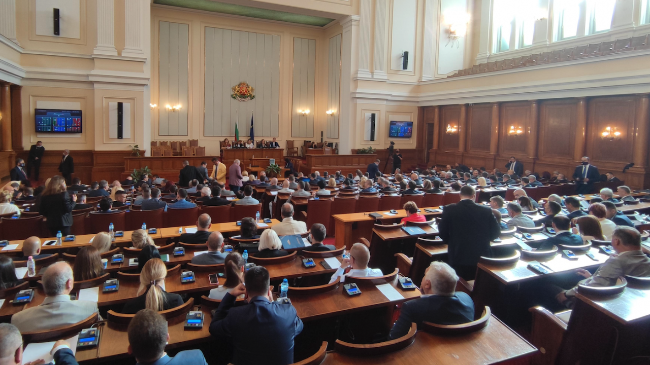 Български пощи“ ЕАД, съответно пощенските услуги, ще преминат от Министерството