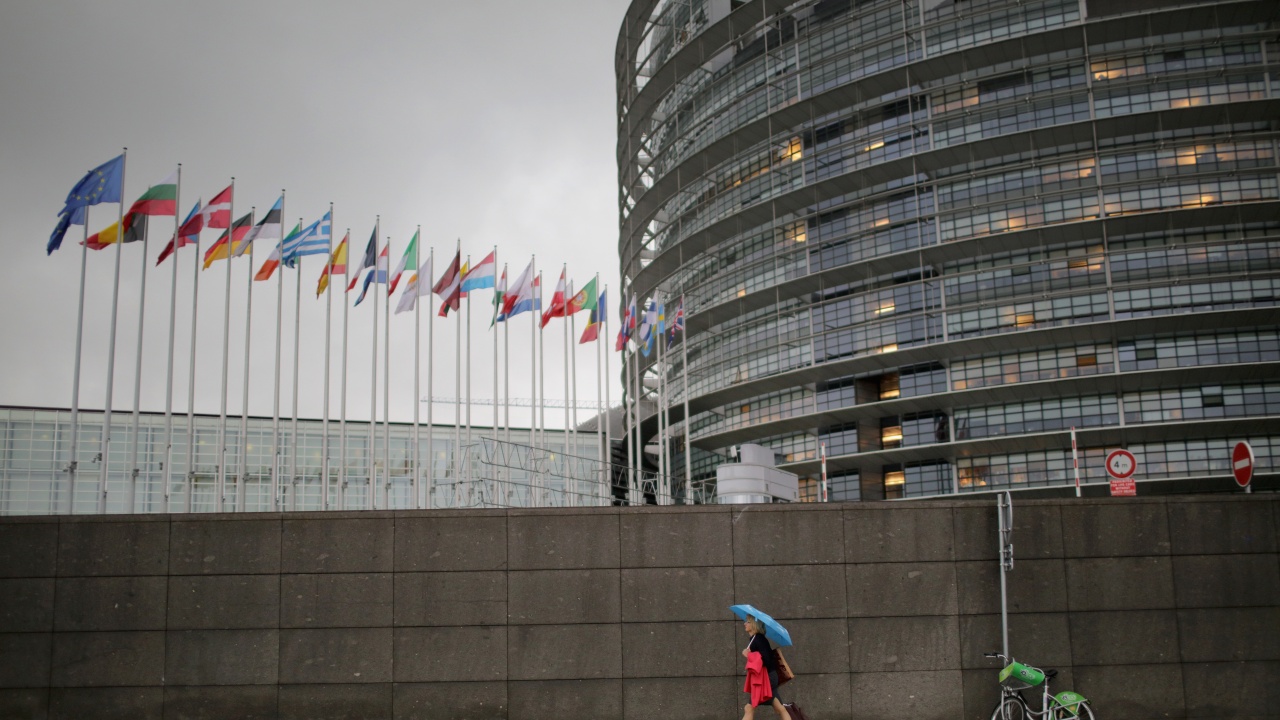 Европейският парламент съобщи, че одобрява незабавното отпускане на 3,4 милиарда