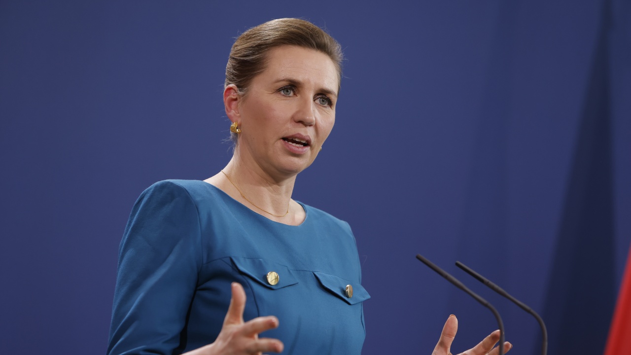 Министър-председателят на Дания Мете Фредериксен отхвърли предупреждението на Русия да