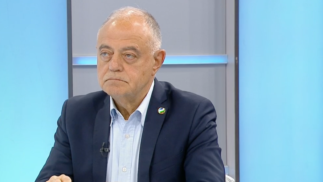 Ген. Атанасов за РСМ: Всичко се случва публично, парламентът не е гумен печат като при Борисов
