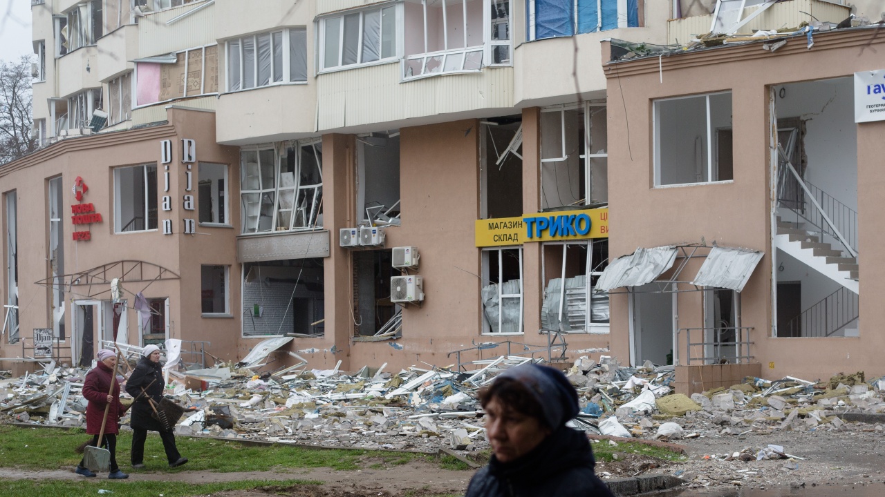 Склад за азотна киселина е попаднал под руски обстрел в Източна Украйна