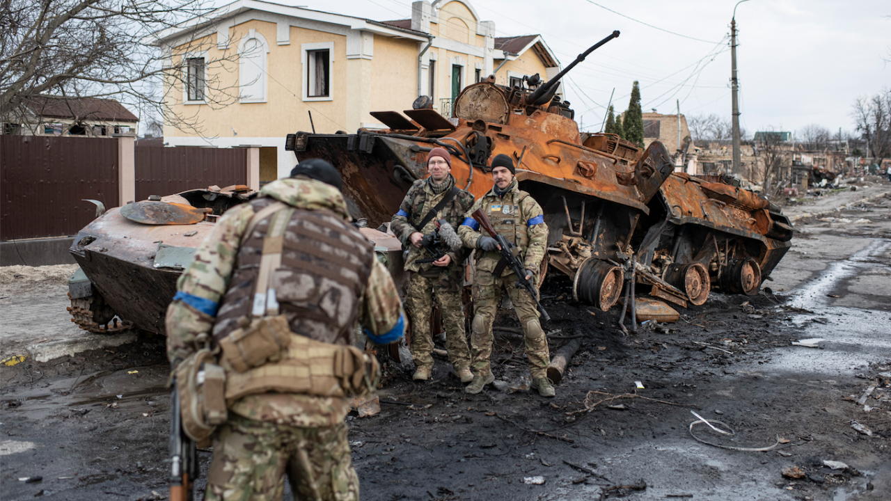 ДЕН 46 ОТ ВОЙНАТА: Откриха масов гроб с телата на десетки цивилни украинци в село край Киев