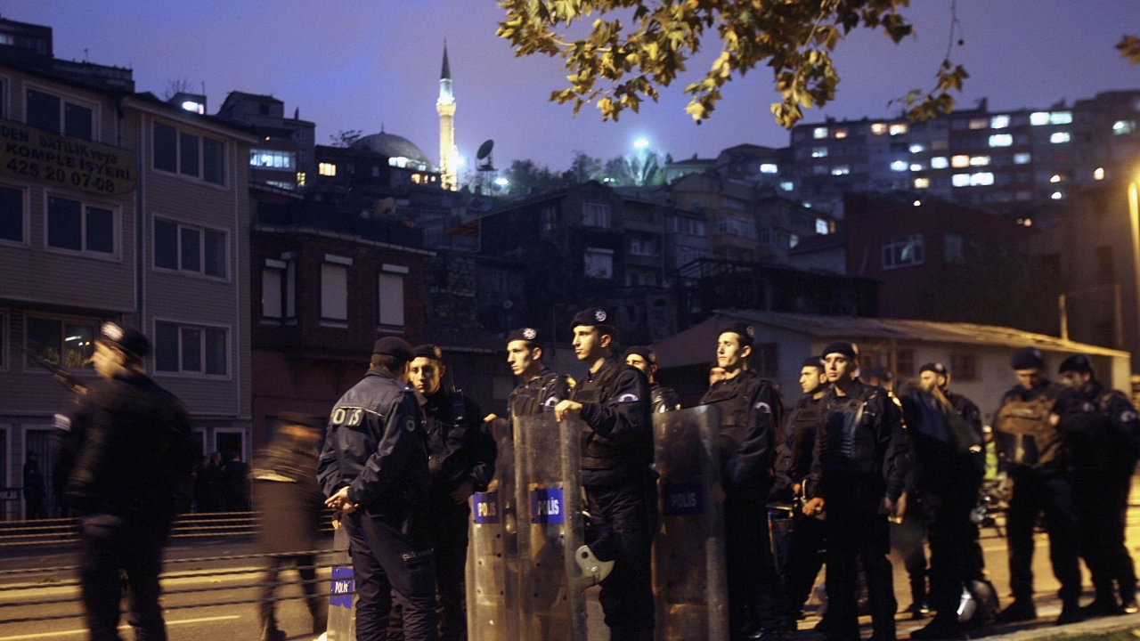 Турската полиция е задържала 28 души заподозрени за връзки с