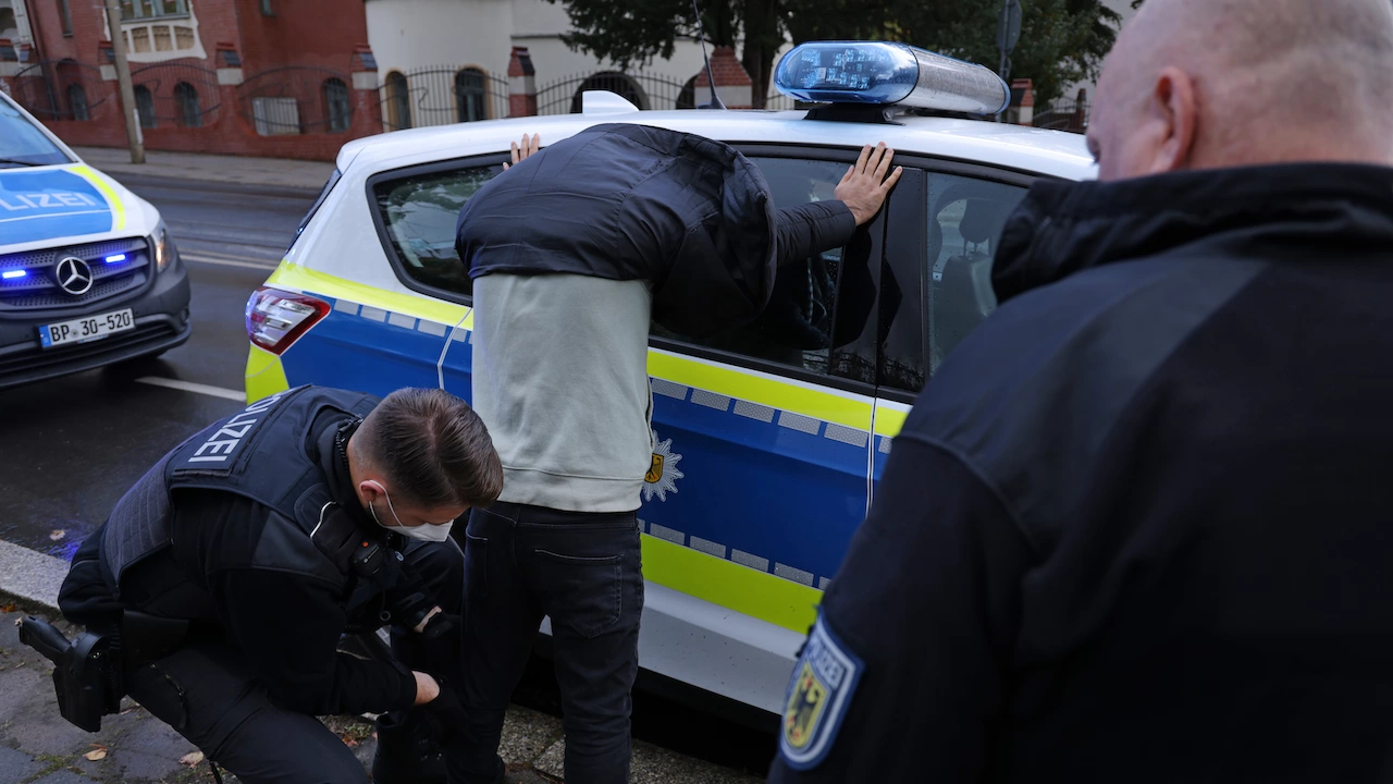 Германската полиция извърши претърсвания на адреси в цялата страна срещу