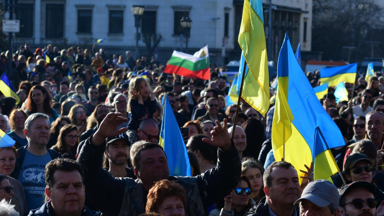 Мирно шествие в подкрепа на Украйна събра българи и украинци