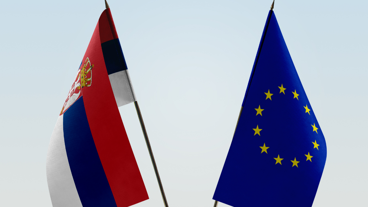 По-малко от половината от сърбите подкрепят присъединяването на Сърбия към