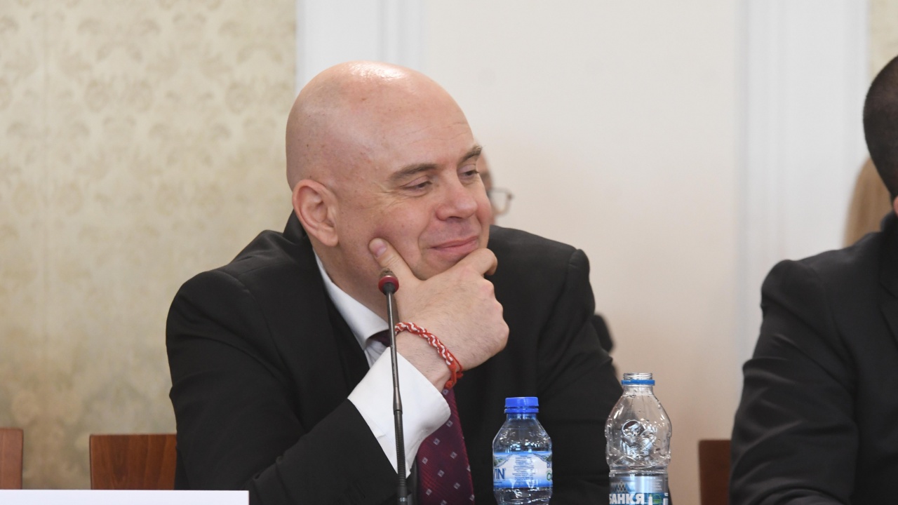 С размяна на реплики между Гешев и Христо Иванов започна заседанието на правната комисия в НС