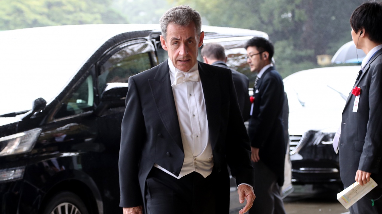 Бившият държавен глава Никола Саркози   Никола Саркози - Политик
