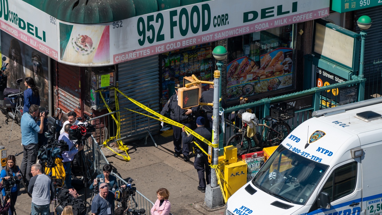 Стрелбата в Ню Йорк: Полицията издирва мъж, наел ван на компанията U-Haul