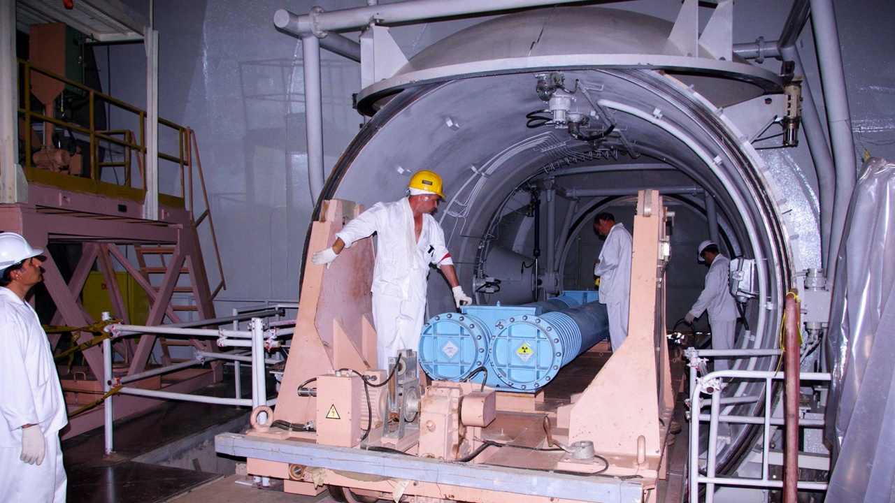 Иран пуска в експлоатация нов цех за производство на части за центрофуги в Натанз