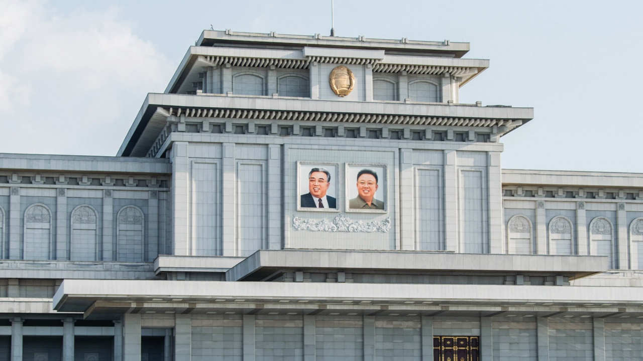 Северна Корея отбеляза днес 110-годишнината от рождението на Ким Ир-сен