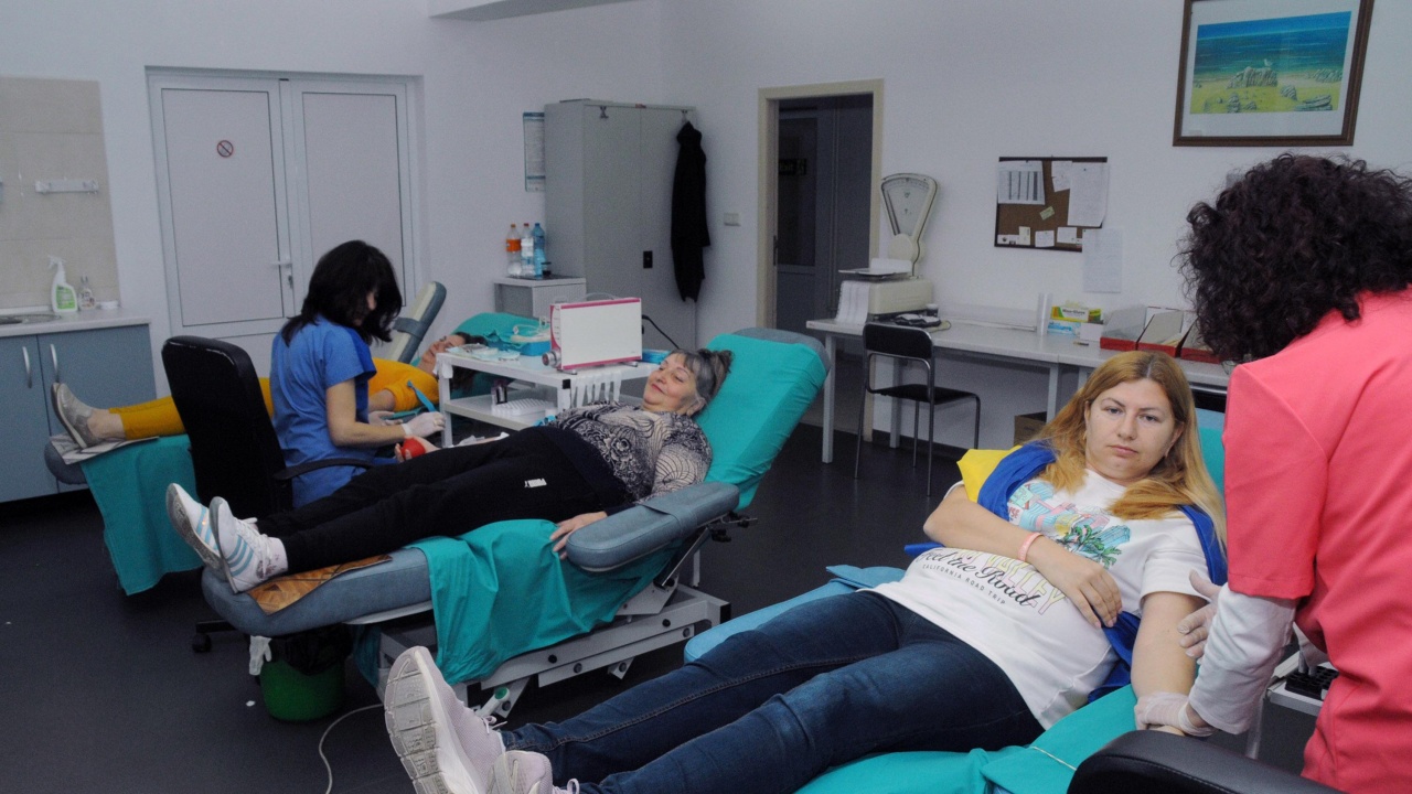Украинци даряват кръв в Бургас