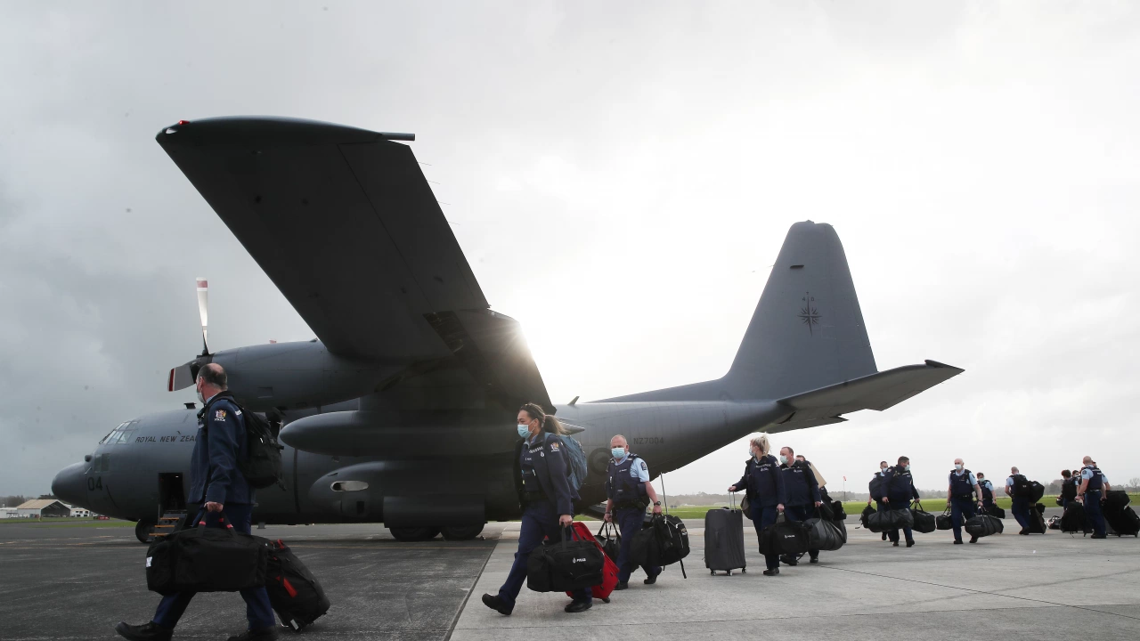 Нова Зеландия ще изпрати военнотранспортен самолет и екип от 50