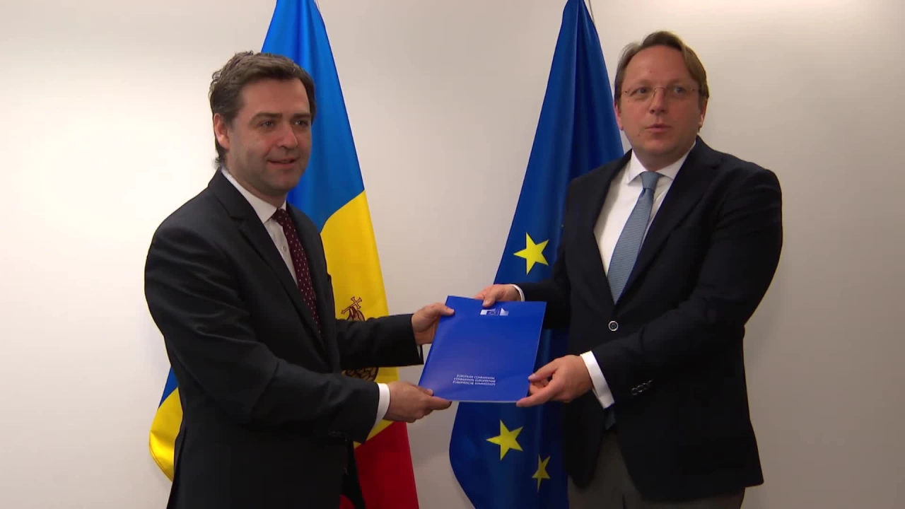 Молдова и Грузия получиха от европейския комисар по разширяването Оливер