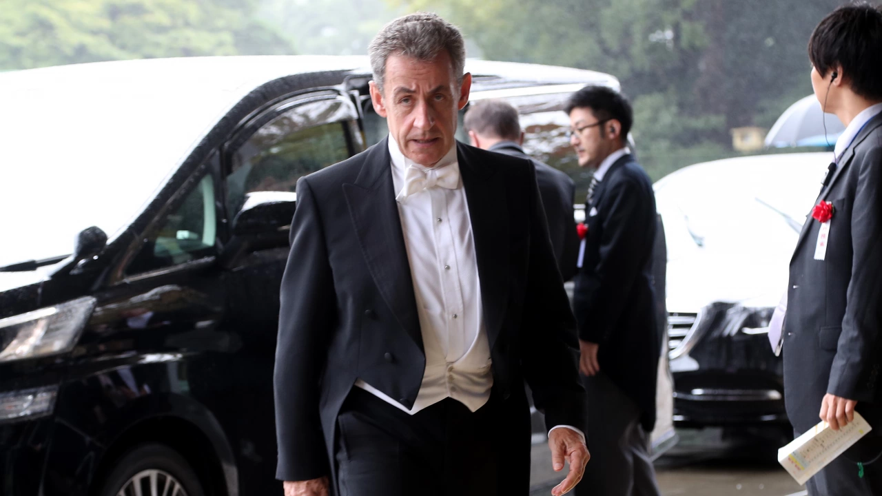 Бившият държавен глава Никола Саркози   Никола Саркози Политик