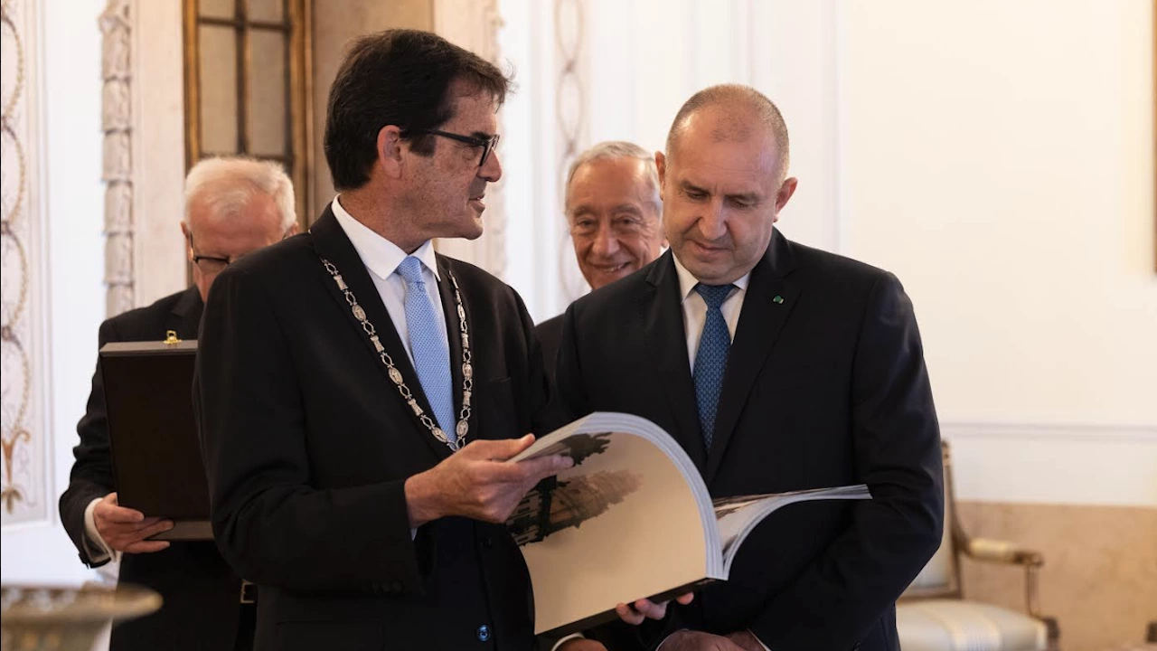 Президентът пристигна на официално посещение в Република Португалия
Това съобщиха от