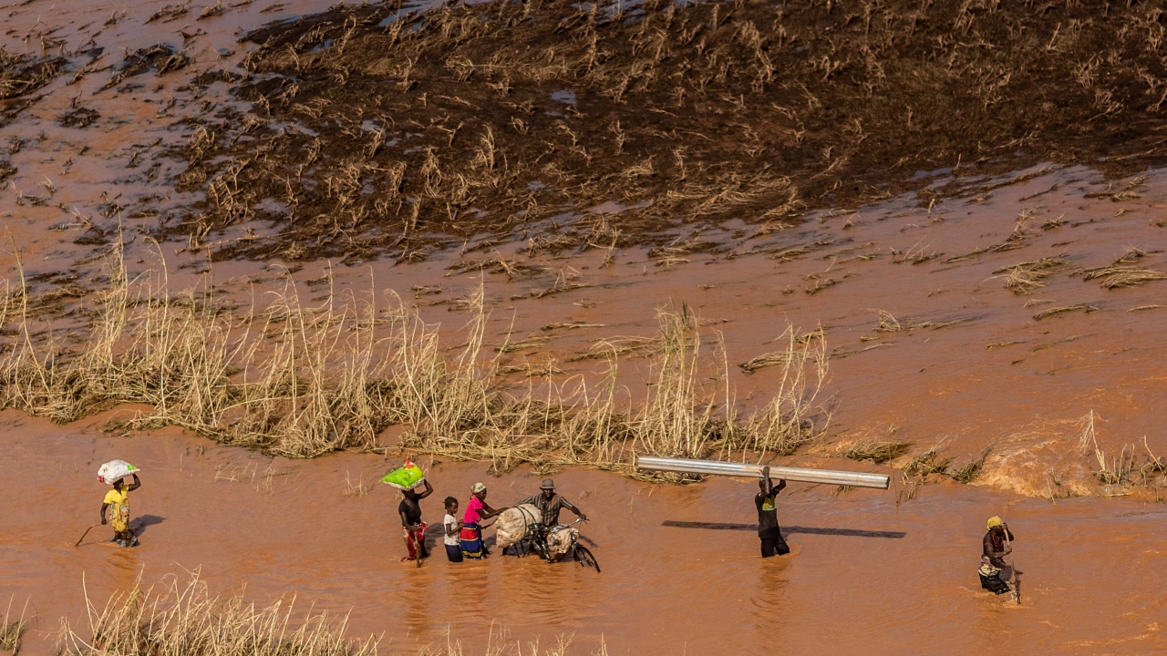 Опустошителните наводнения в Република Южна Африка най тежките в историята на