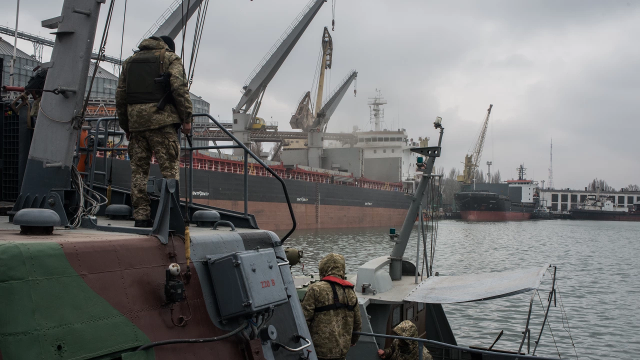 14 български моряци и един украинец от екипажа на блокирания