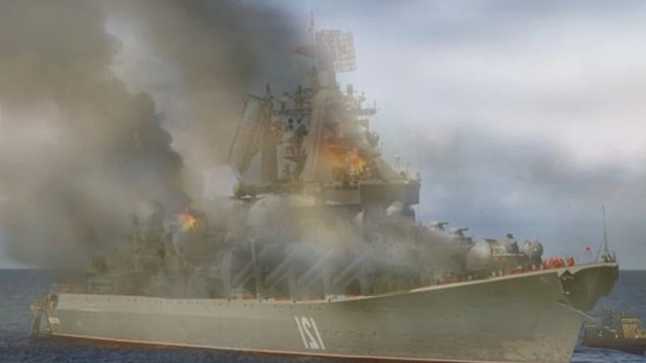 Крайцерът Москва флагманът на руската флота потъна в Черно море