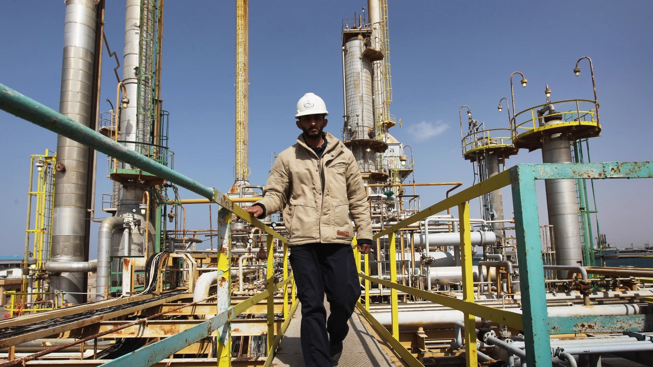 Либийска държавна петролна компания съобщи че е принудена да затвори