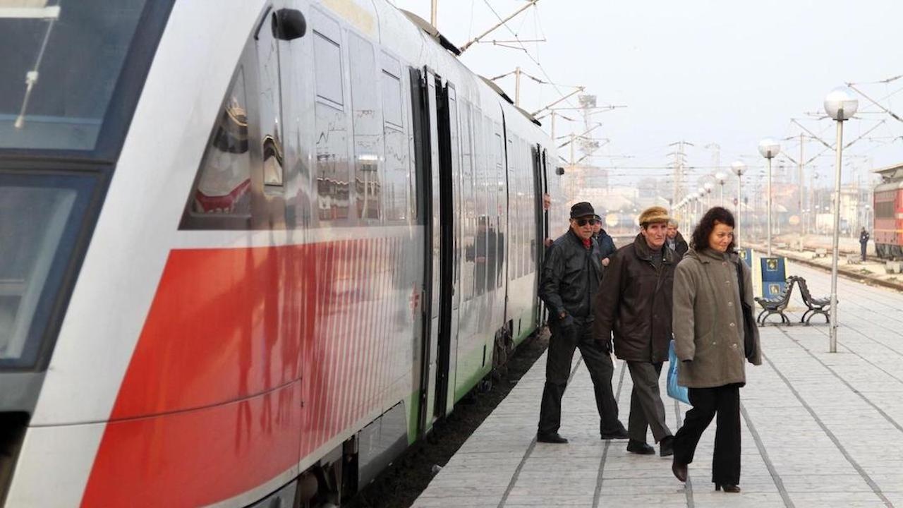 БДЖ осигурява над 10 000 допълнителни места във влаковете за Великденските празници